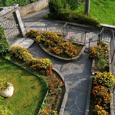 Marimilen Sulla Collina Soleggiata Del Lago Maggiore